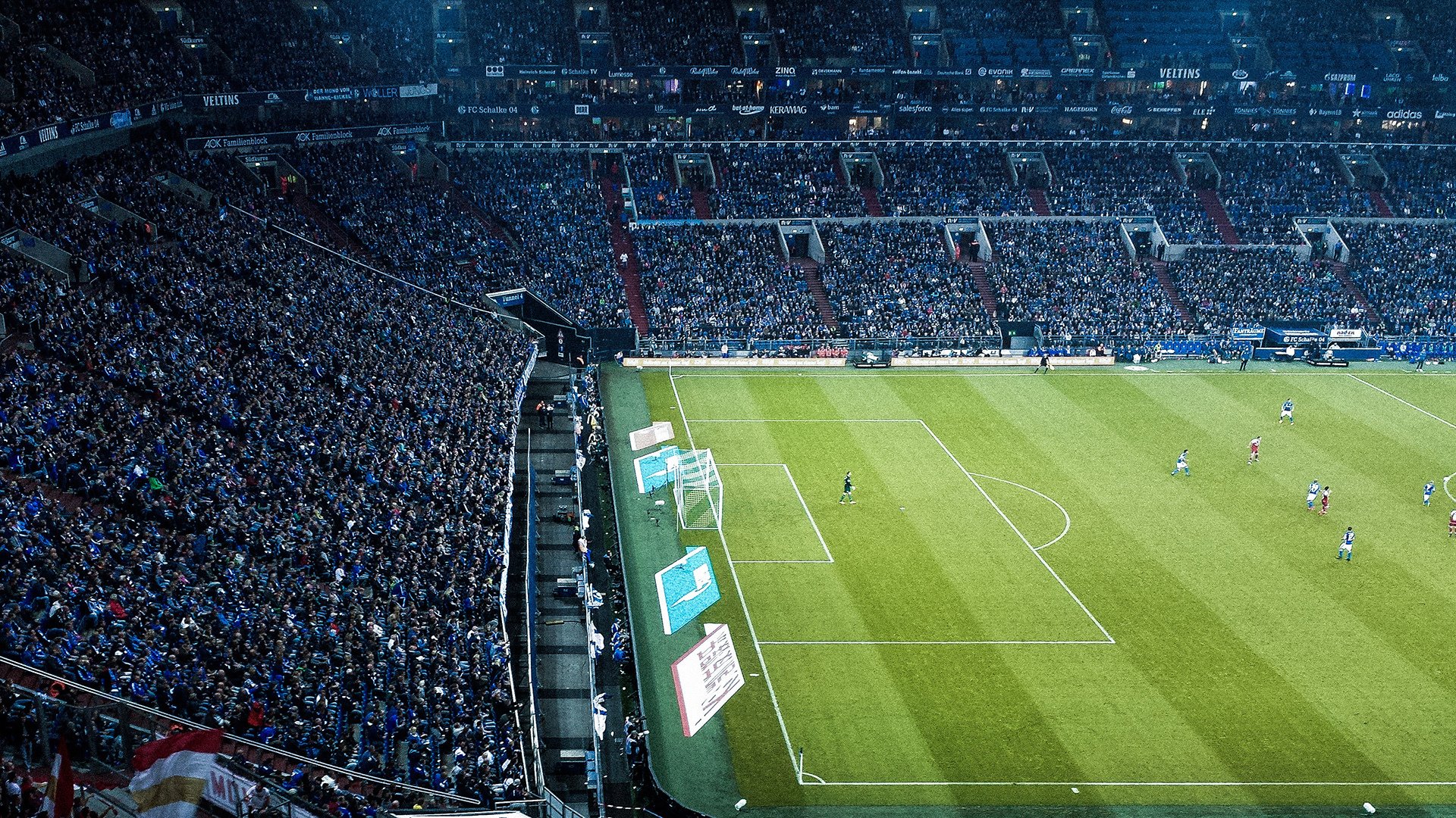 “国内足球青训基地引入虚拟现实技术提升培训效果”,足球职业青训营